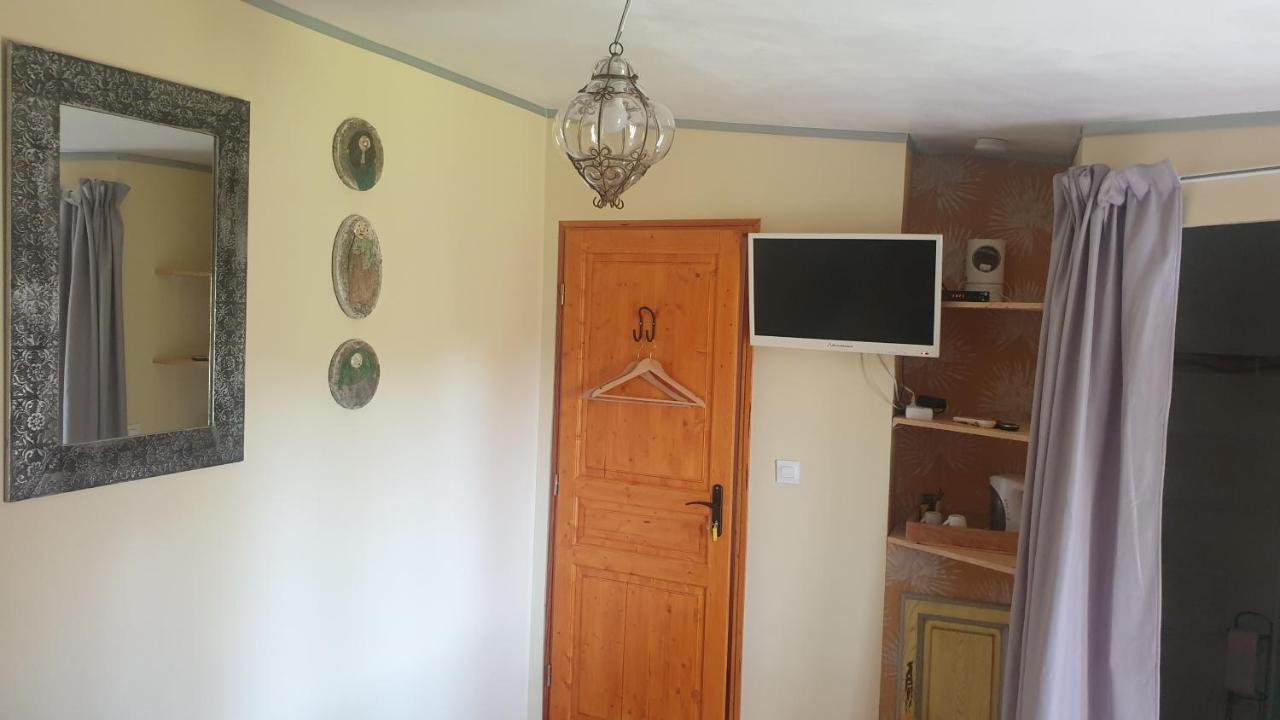 4 Safraniers Panzió Sillans-la Cascade Kültér fotó
